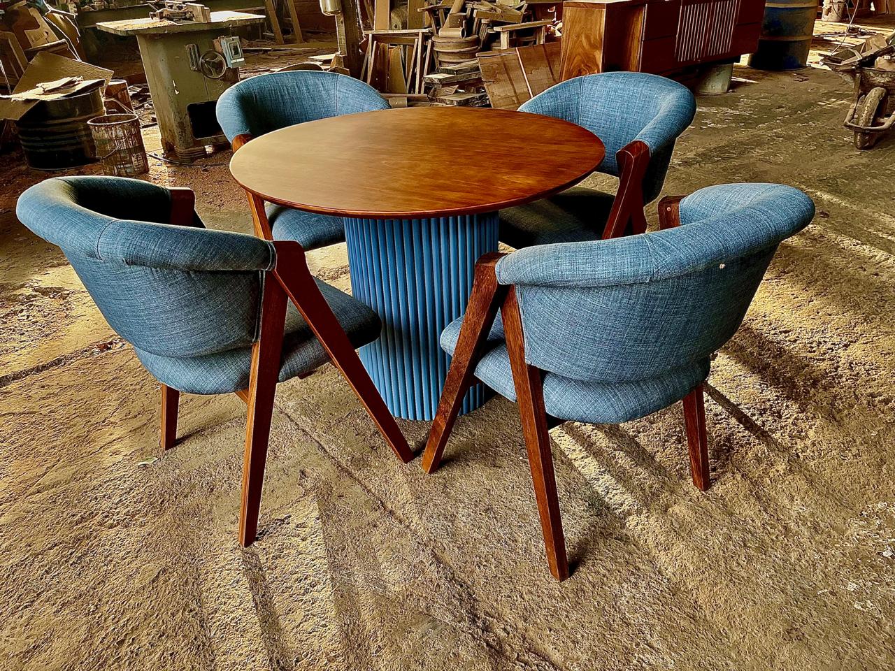 Pieza de mobiliario artesanal con detalles únicos